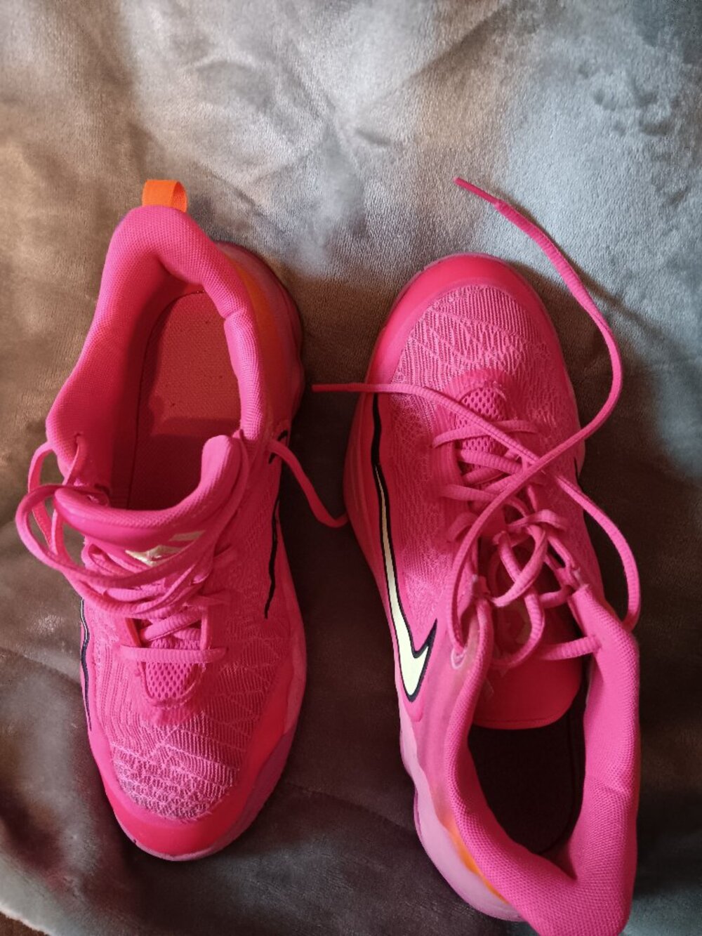 Nike tennis shoes